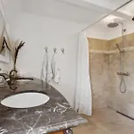 Stunning In With Kitchen * オテルプ