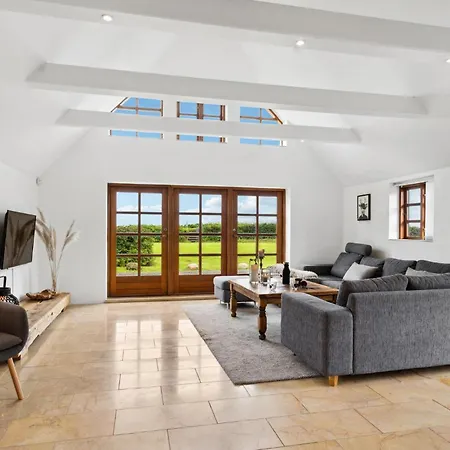 Holiday home Stunning In With Kitchen *