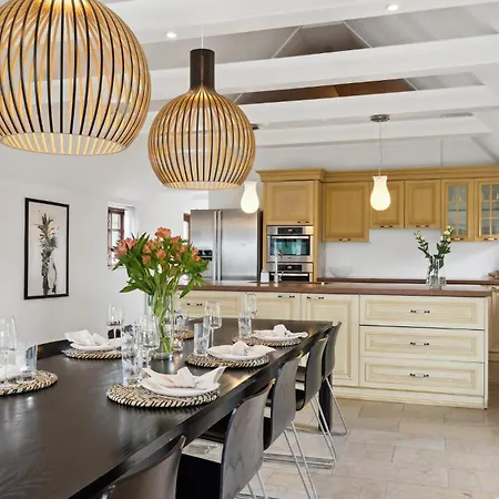 Stunning In With Kitchen Holiday home *