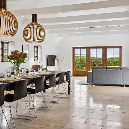 Holiday home Stunning In With Kitchen
