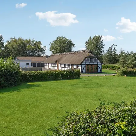Stunning In With Kitchen Holiday home *